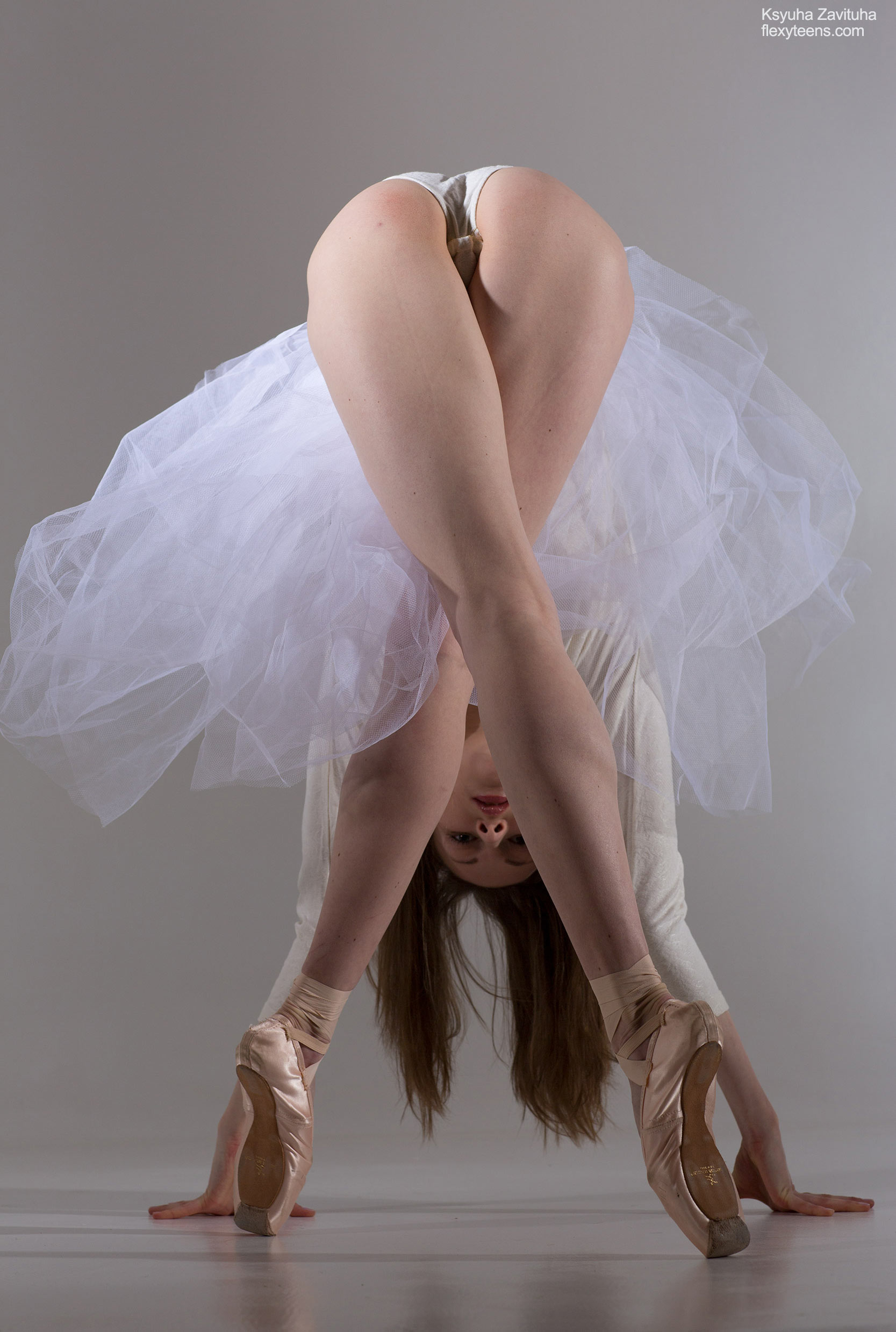 1667px x 2478px - Naked contortionists and nude gymnastics blog